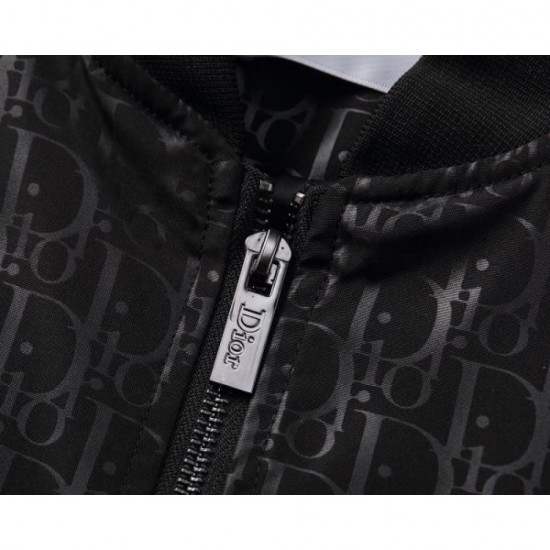 DIOR 2025 Fall/Winter Coat This year's sophisticated outerwear DIOR 2025 Fall/Winter Coat This year's sophisticated outerwear