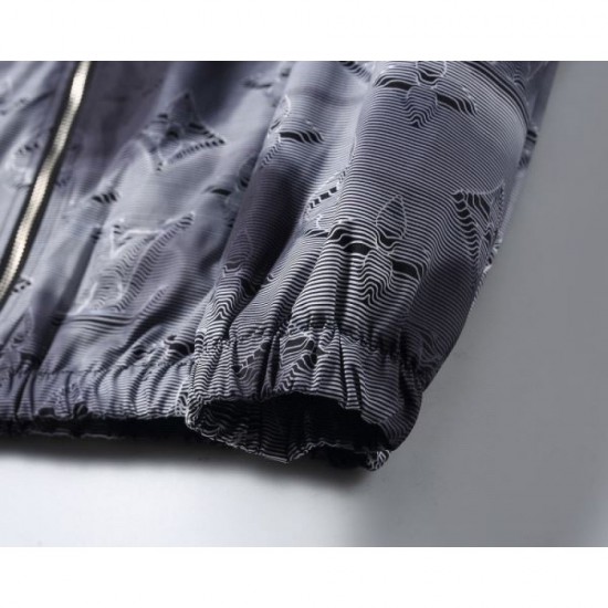 LOUIS VUITTON 2025 Autumn/Winter Coat A classic style that is rapidly gaining popularity LOUIS VUITTON 2025 Autumn/Winter Coat A classic style that is rapidly gaining popularity