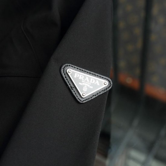 2025 Fall/Winter Jacket PRADA Prada New sophisticated style with a luxurious feel 2025 Fall/Winter Jacket PRADA Prada New sophisticated style with a luxurious feel