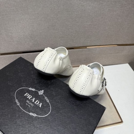 2025FW Men's Casual Shoes PRADA Introducing a pair to liven up your winter mood