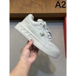 VALENTINO 2025SS Explosive Popular Men's Casual Shoes
