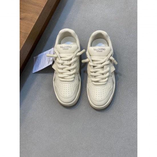VALENTINO 2025SS Explosive Popular Men's Casual Shoes