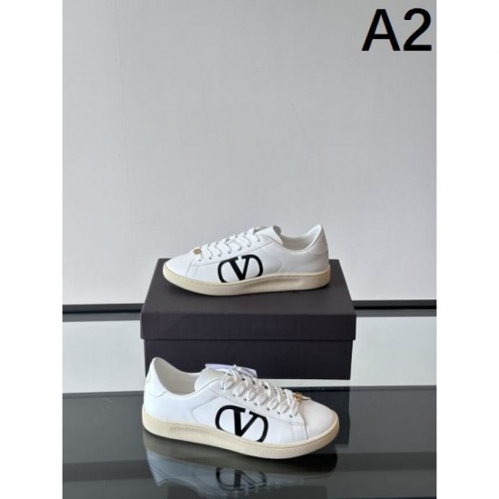 2025SS Casual Shoes VALENTINO Valentino A new spring and summer product that shines with sophisticated charm