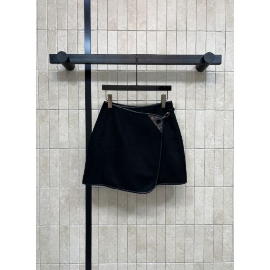 LOUIS VUITTON Mini Skirt 2025 Fall/Winter New Fashionable Items Featured in Magazines LOUIS VUITTON Mini Skirt 2025 Fall/Winter New Fashionable Items Featured in Magazines