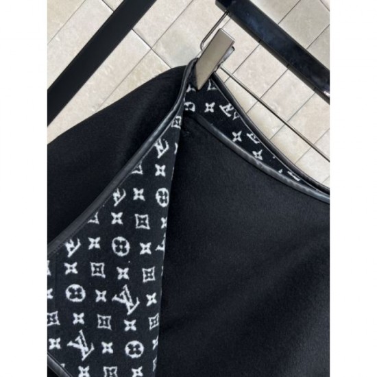 LOUIS VUITTON Mini Skirt 2025 Fall/Winter New Fashionable Items Featured in Magazines LOUIS VUITTON Mini Skirt 2025 Fall/Winter New Fashionable Items Featured in Magazines