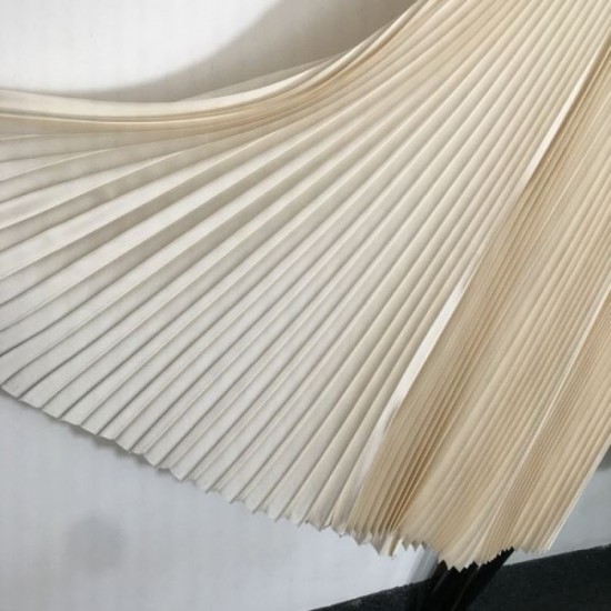 2025SS Pleated Skirt VALENTINO Super Stylish and Very Popular 2025SS Pleated Skirt VALENTINO Super Stylish and Very Popular