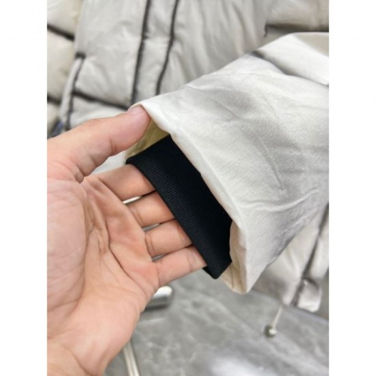 BALENCIAGA 2025 Autumn/Winter Down Jacket New Autumn/Winter item is sure to be sold out soon