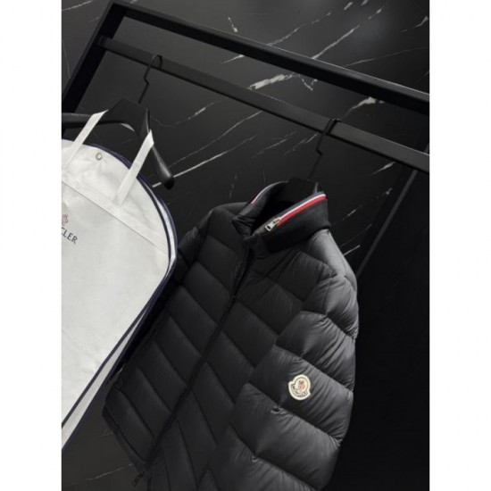 2025FW MONCLER Moncler A down jacket that will catch your attention even down to your feet