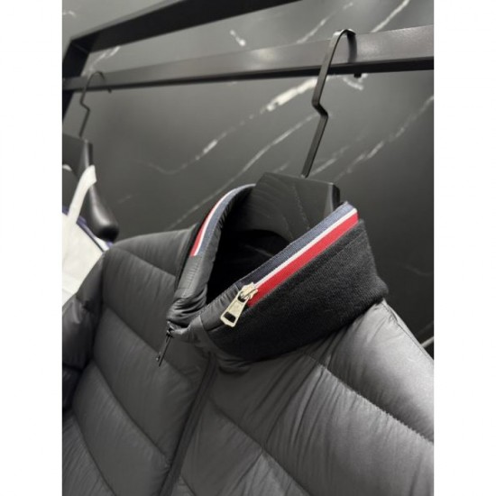 2025FW MONCLER Moncler A down jacket that will catch your attention even down to your feet