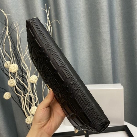 2025FW Clutch Bag BURBERRY Rare Limited Edition Hard to Obtain Luxury Bag 2025FW Clutch Bag BURBERRY Rare Limited Edition Hard to Obtain Luxury Bag