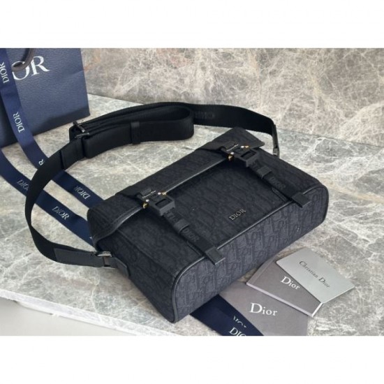 DIOR Shoulder Bag 2025SS Show off with a delicate design that is typical of spring