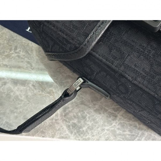 DIOR Shoulder Bag 2025SS Show off with a delicate design that is typical of spring