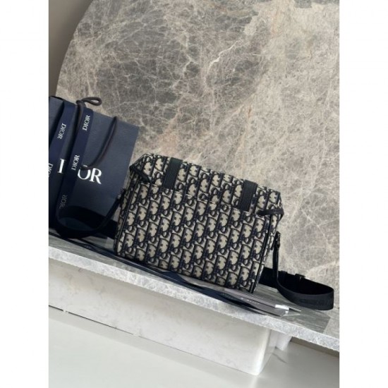 DIOR Shoulder Bag 2025SS This spring and summer's best item is now available DIOR Shoulder Bag 2025SS This spring and summer's best item is now available