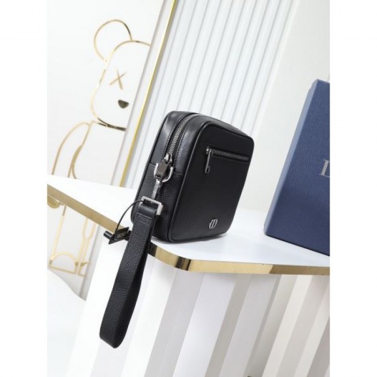 2025FW Clutch Bag DIOR Dior A hot topic in Japan - a new product with a great sense of trend 2025FW Clutch Bag DIOR Dior A hot topic in Japan - a new product with a great sense of trend