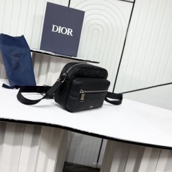 2025FW Shoulder Bag DIOR Dior A notable item for autumn and winter that you can't miss, with a trendy look