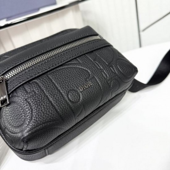 2025FW Shoulder Bag DIOR Dior A notable item for autumn and winter that you can't miss, with a trendy look 2025FW Shoulder Bag DIOR Dior A notable item for autumn and winter that you can't miss, with a trendy look