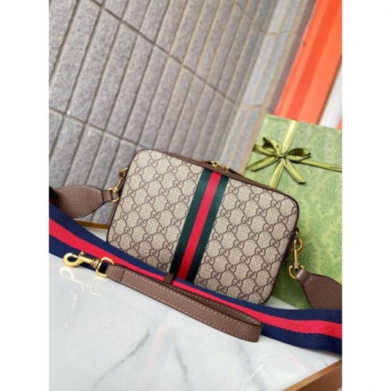 GUCCI Shoulder Bag 2025SS Elegant color perfect for early spring GUCCI Shoulder Bag 2025SS Elegant color perfect for early spring