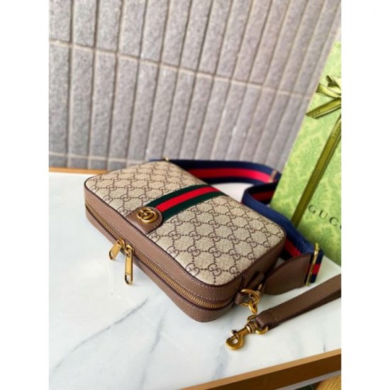 GUCCI Shoulder Bag 2025SS Elegant color perfect for early spring GUCCI Shoulder Bag 2025SS Elegant color perfect for early spring