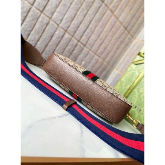 GUCCI Shoulder Bag 2025SS Elegant color perfect for early spring GUCCI Shoulder Bag 2025SS Elegant color perfect for early spring