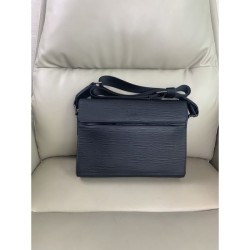 LOUIS VUITTON Louis Vuitton Shoulder Bag 2025SS Highly sensitive fashion items