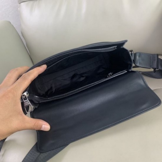 LOUIS VUITTON Louis Vuitton Shoulder Bag 2025SS Highly sensitive fashion items LOUIS VUITTON Louis Vuitton Shoulder Bag 2025SS Highly sensitive fashion items