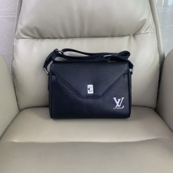 LOUIS VUITTON Louis Vuitton Shoulder Bag 2025SS An indispensable presence every season
