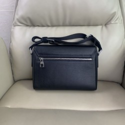 LOUIS VUITTON Louis Vuitton Shoulder Bag 2025SS An indispensable presence every season