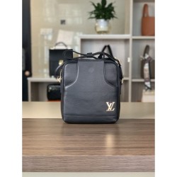 LOUIS VUITTON Louis Vuitton Shoulder Bag 2025SS This is the perfect summer for this year!