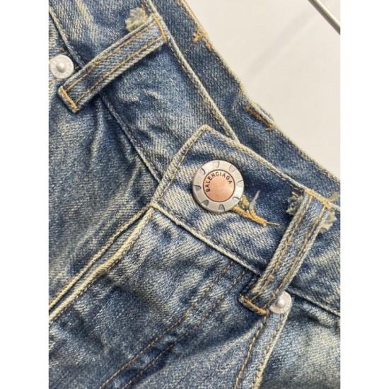 BALENCIAGA Denim Pants 2025 Fall/Winter New Featured Models Fall in Love with Fall/Winter Trends BALENCIAGA Denim Pants 2025 Fall/Winter New Featured Models Fall in Love with Fall/Winter Trends