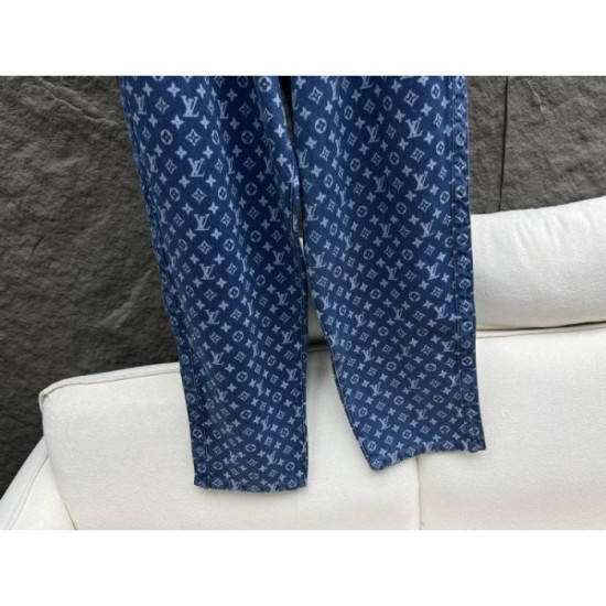 LOUIS VUITTON Jeans 2025 New Autumn/Winter Trends that are sure to be a hit this season LOUIS VUITTON Jeans 2025 New Autumn/Winter Trends that are sure to be a hit this season