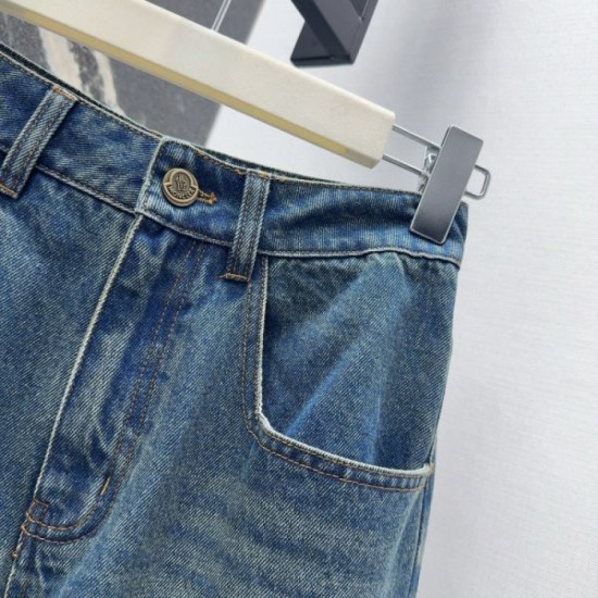 MONCLER Jeans 2025 New Autumn/Winter Trend model that catches the eye with autumn coordination MONCLER Jeans 2025 New Autumn/Winter Trend model that catches the eye with autumn coordination