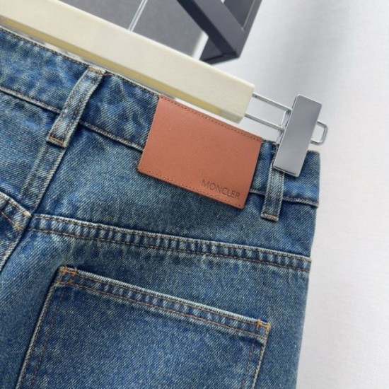 MONCLER Jeans 2025 New Autumn/Winter Trend model that catches the eye with autumn coordination MONCLER Jeans 2025 New Autumn/Winter Trend model that catches the eye with autumn coordination