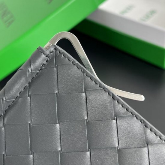 2025SS A wide variety of colors BOTTEGA VENETA Bifold Wallet 2025SS A wide variety of colors BOTTEGA VENETA Bifold Wallet