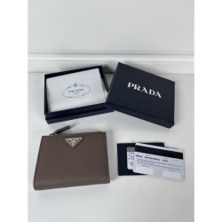 2025SS A new masterpiece that is highly popular PRADA bi-fold wallet