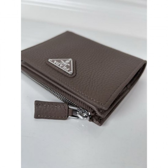 2025SS A new masterpiece that is highly popular PRADA bi-fold wallet 2025SS A new masterpiece that is highly popular PRADA bi-fold wallet