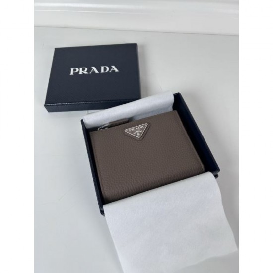 2025SS A new masterpiece that is highly popular PRADA bi-fold wallet 2025SS A new masterpiece that is highly popular PRADA bi-fold wallet