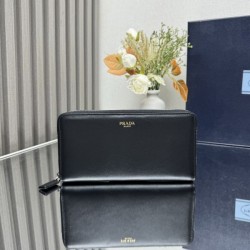 2025SS Latest ☆ Very Popular ☆ Talking PRADA Prada Long Wallet