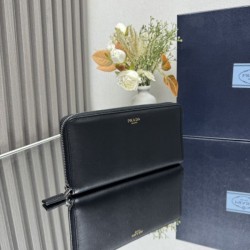 2025SS Latest ☆ Very Popular ☆ Talking PRADA Prada Long Wallet