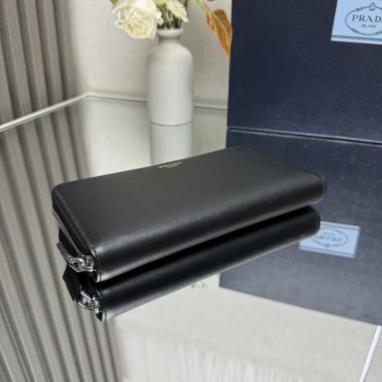 2025SS Latest ☆ Very Popular ☆ Talking PRADA Prada Long Wallet