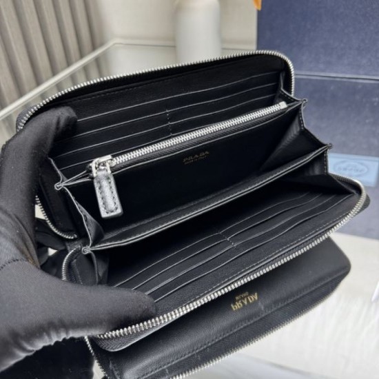 2025SS Latest ☆ Very Popular ☆ Talking PRADA Prada Long Wallet