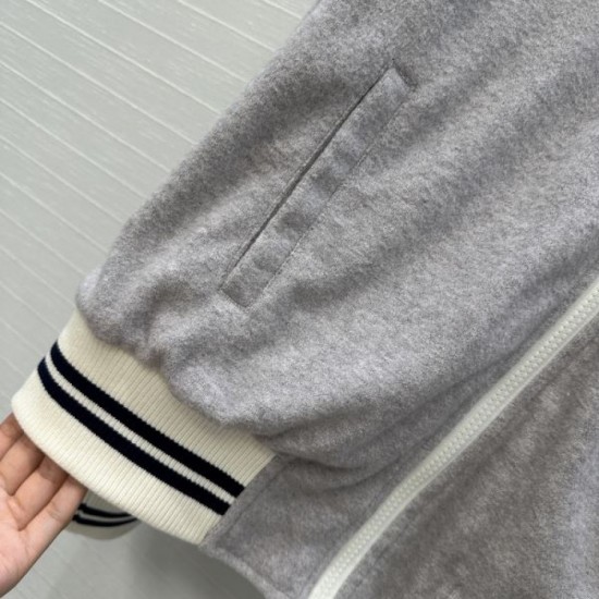 CELINE Celine Jacket 2025 Fall/Winter Domestic Sale Model that is sure to sell out CELINE Celine Jacket 2025 Fall/Winter Domestic Sale Model that is sure to sell out