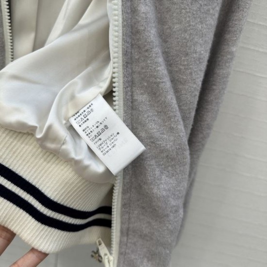 CELINE Celine Jacket 2025 Fall/Winter Domestic Sale Model that is sure to sell out CELINE Celine Jacket 2025 Fall/Winter Domestic Sale Model that is sure to sell out