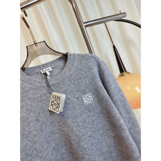 LOEWE Wool Tops 2025 Autumn/Winter Featured Autumn/Winter Items You Can't Miss LOEWE Wool Tops 2025 Autumn/Winter Featured Autumn/Winter Items You Can't Miss