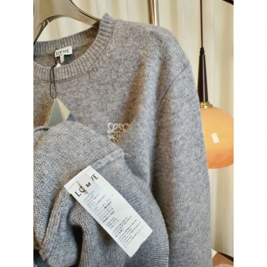 LOEWE Wool Tops 2025 Autumn/Winter Featured Autumn/Winter Items You Can't Miss LOEWE Wool Tops 2025 Autumn/Winter Featured Autumn/Winter Items You Can't Miss