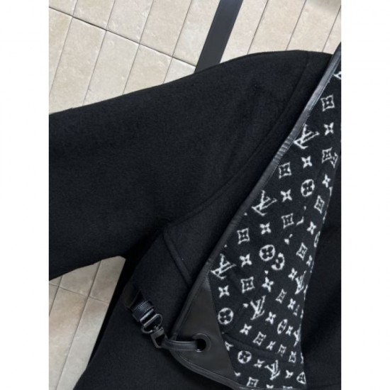LOUIS VUITTON Louis Vuitton Poncho Coat New Fall/Winter 2025 Recommended coat that is sure to be a hit this year LOUIS VUITTON Louis Vuitton Poncho Coat New Fall/Winter 2025 Recommended coat that is sure to be a hit this year