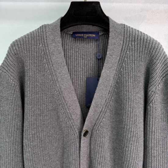 LOUIS VUITTON Knit Cardigan 2025 Fall/Winter New Item Limited to this season's popular trend shops LOUIS VUITTON Knit Cardigan 2025 Fall/Winter New Item Limited to this season's popular trend shops