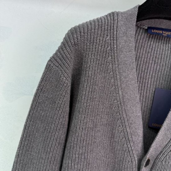 LOUIS VUITTON Knit Cardigan 2025 Fall/Winter New Item Limited to this season's popular trend shops LOUIS VUITTON Knit Cardigan 2025 Fall/Winter New Item Limited to this season's popular trend shops