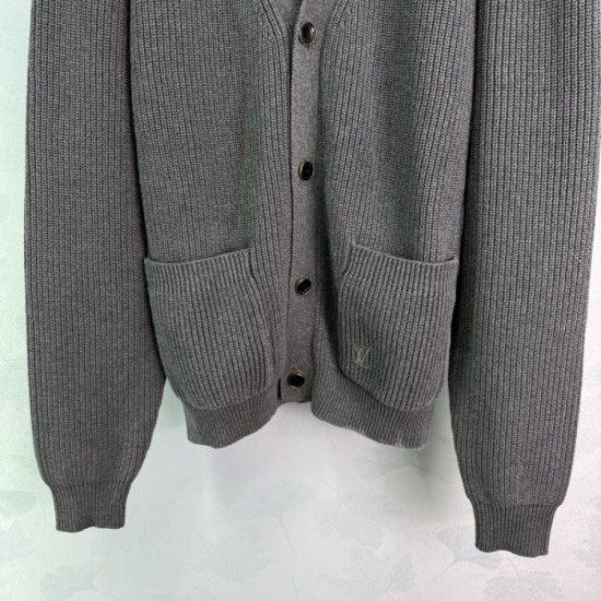 LOUIS VUITTON Knit Cardigan 2025 Fall/Winter New Item Limited to this season's popular trend shops LOUIS VUITTON Knit Cardigan 2025 Fall/Winter New Item Limited to this season's popular trend shops