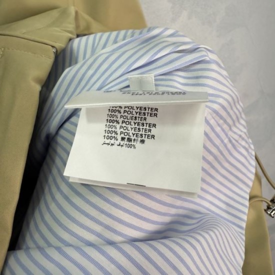 MIU MIU Trench Coat 2025 New Autumn/Winter A classic autumn/winter outerwear with outstanding presence MIU MIU Trench Coat 2025 New Autumn/Winter A classic autumn/winter outerwear with outstanding presence