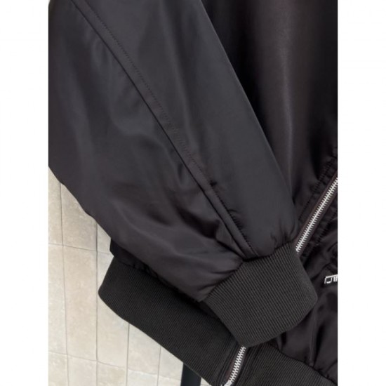 PRADA Prada Jacket 2025 New Autumn/Winter New Outerwear trend that continues to be popular this season PRADA Prada Jacket 2025 New Autumn/Winter New Outerwear trend that continues to be popular this season